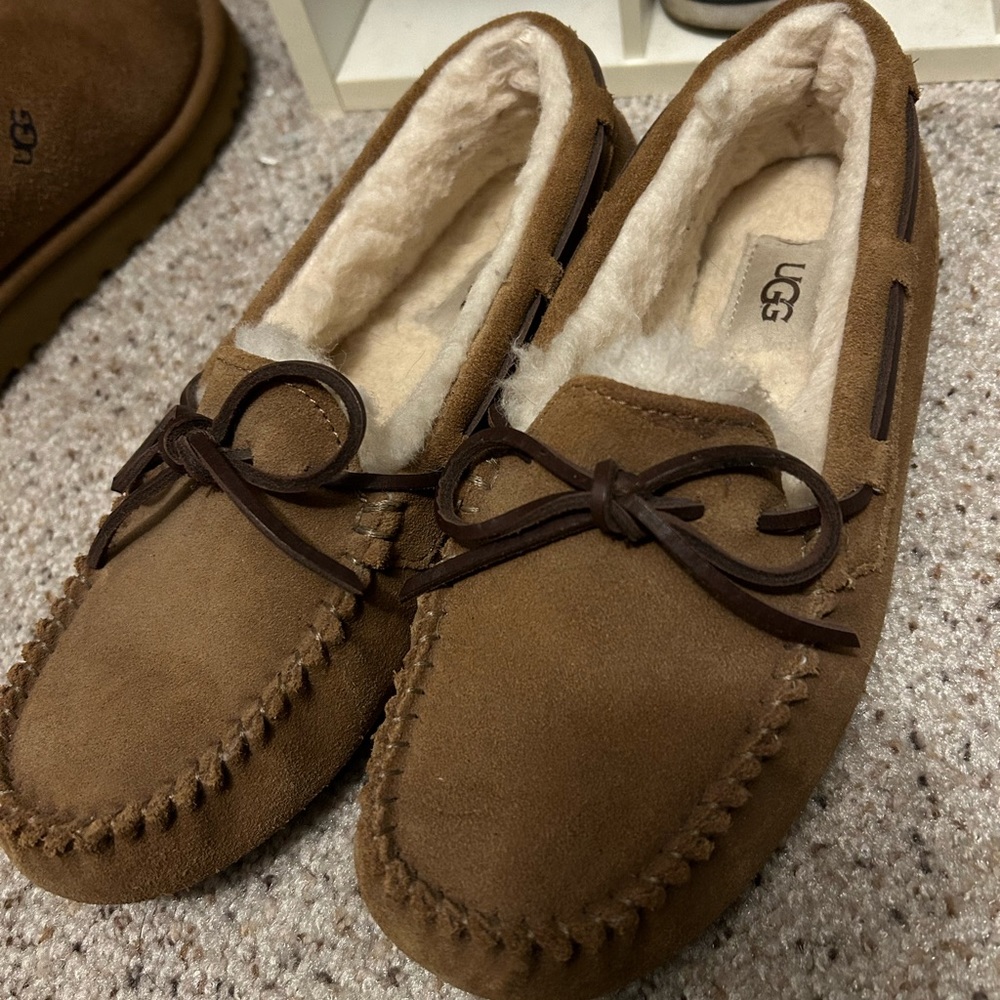 UGG slippers size 6